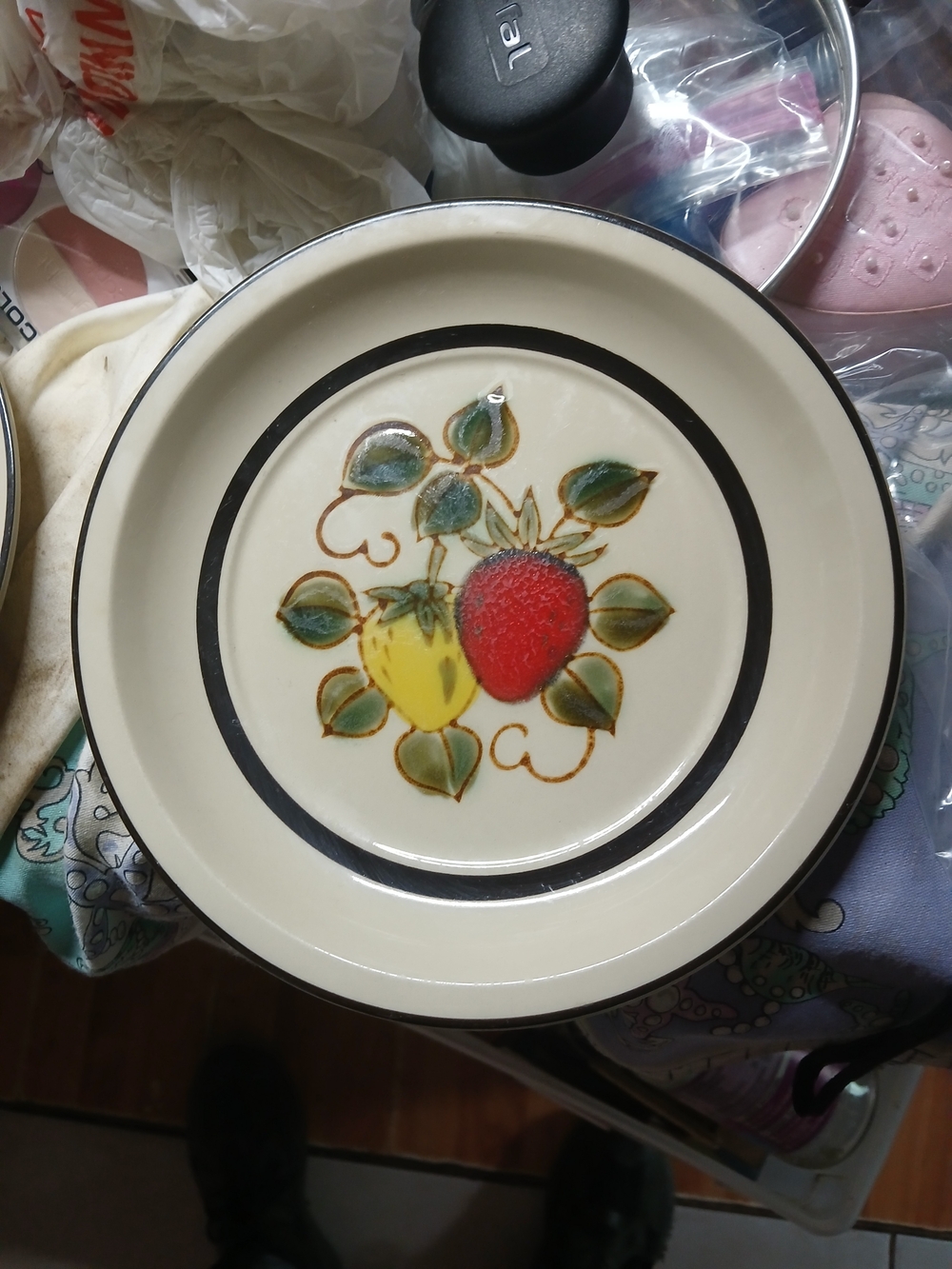 vintage 1970s Sears "Strawberries" stoneware Salad plate, Japan Set Of 2 7.5"